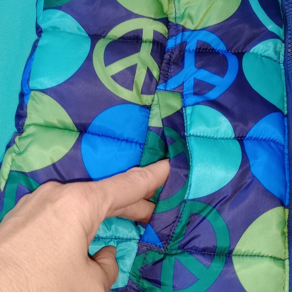 OLD NAVY PEACE MULTI COLORED GIRLS VEST. SIZE MEDIUM - Picture 2 of 8